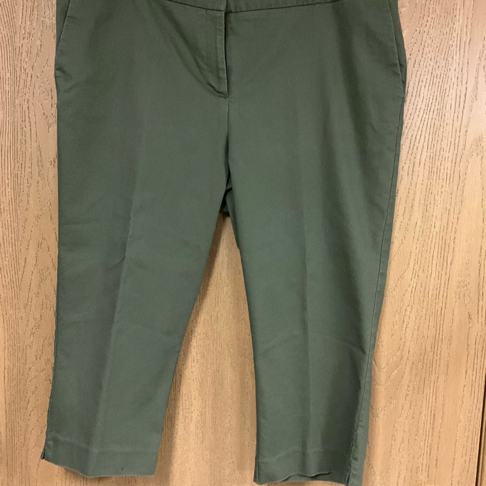 Attention Olive Women's Capris